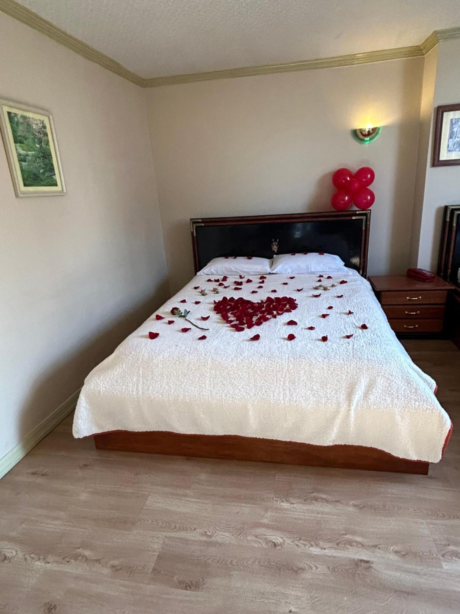 Hostal Casa Franciscana Quito Esterno foto